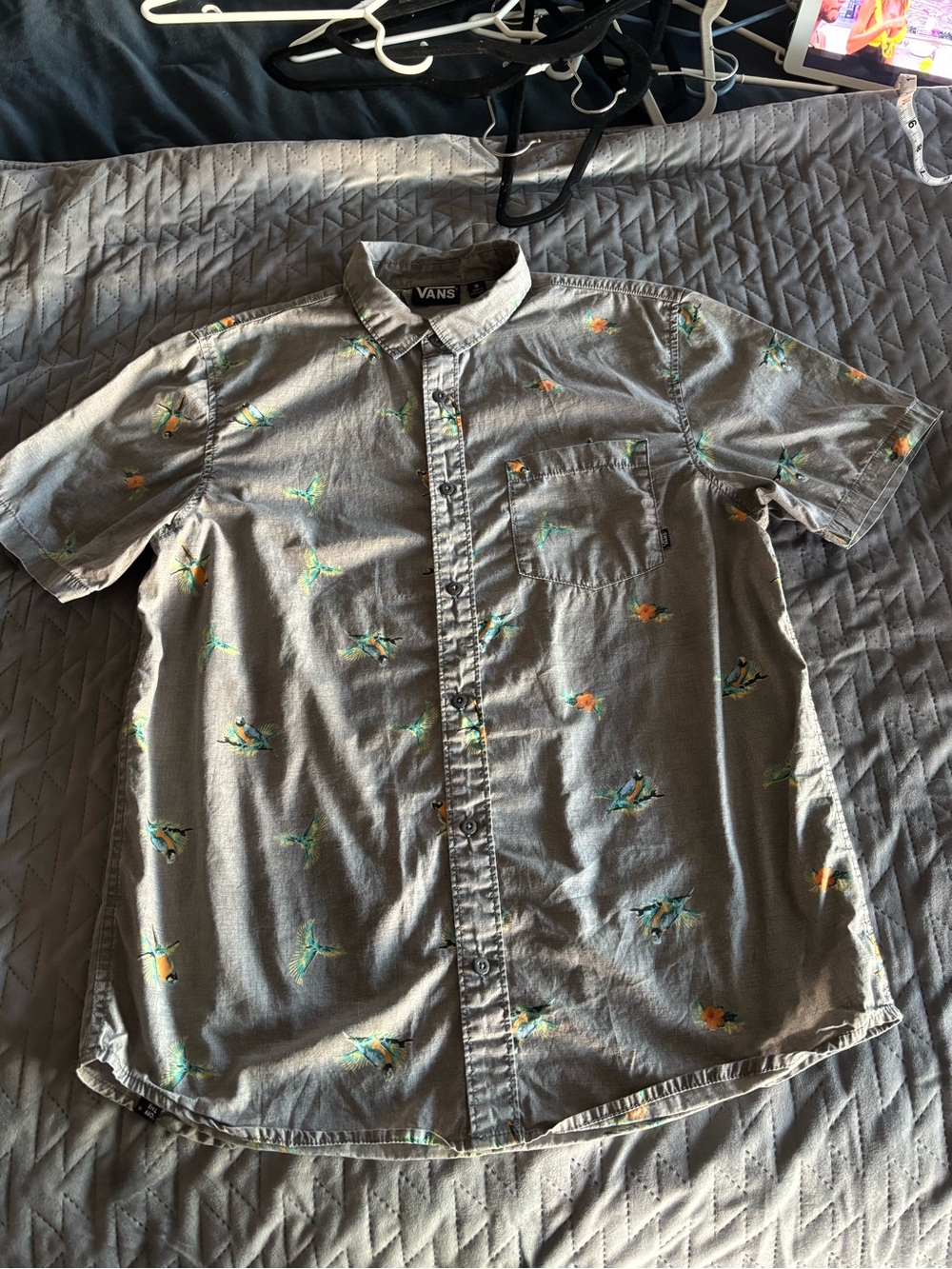 Vans Men’s Gray Short-Sleeve Button-Up Shirt with Tropical Print